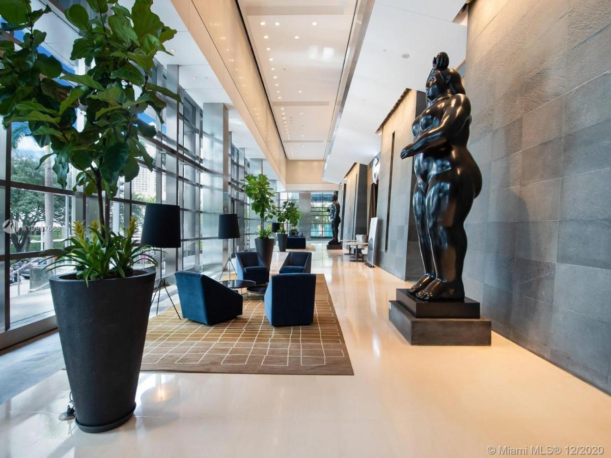 Four Seasons Hotel Miami - Luxury Private Residences Exterior photo