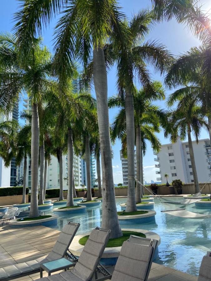 Four Seasons Hotel Miami - Luxury Private Residences Exterior photo